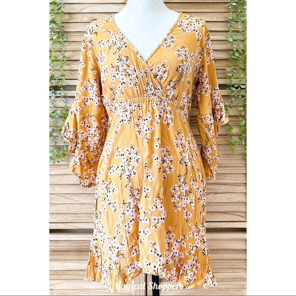 Billabong Dresses & Skirts - Billabong Floral Boho Dress Size Large